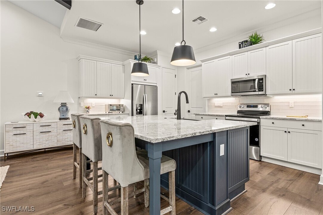 6992 Saona CT in Naples, FL - Building Photo