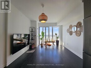105 Oneida Crescent in Richmond Hill, ON - Building Photo - Building Photo