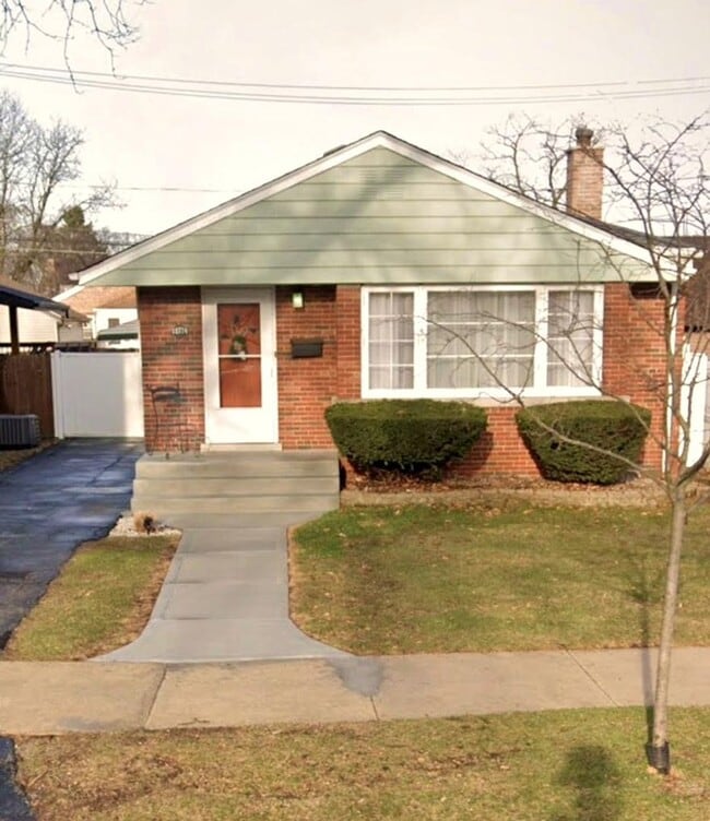 property at 10724 S Drake Ave