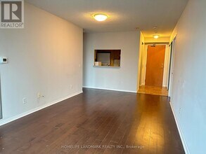 238 Doris Ave in Toronto, ON - Building Photo - Building Photo