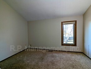 9203 Ranchview Ln N in Maple Grove, MN - Building Photo - Building Photo