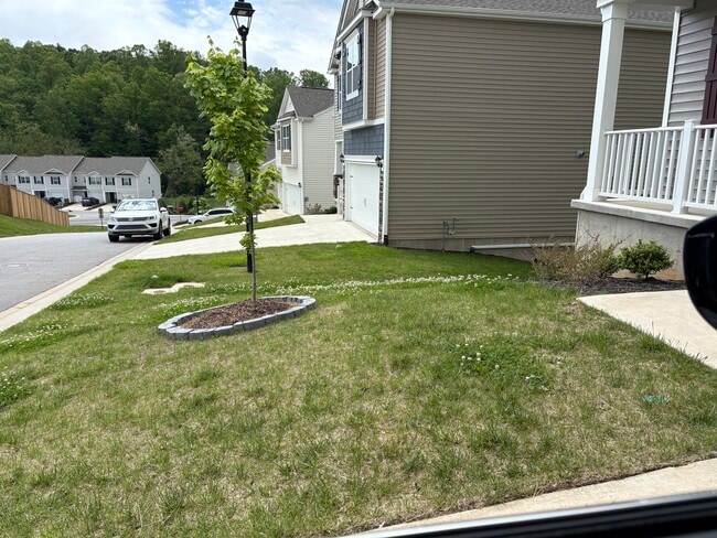 property at 716 Fountain Park Blvd