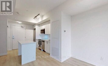 15-2415 Ellerslie Ave in Toronto, ON - Building Photo - Building Photo