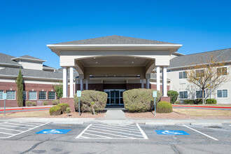 The Estates in El Paso, TX - Foto de edificio - Building Photo