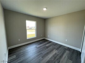 2410 NW 9th Ave in Cape Coral, FL - Building Photo