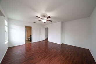 9131 Canter Horse in San Antonio, TX - Foto de edificio - Building Photo