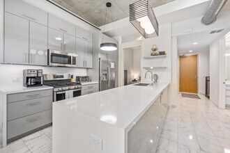 1025 Island Ave, Unit 207 in San Diego, CA - Building Photo - Building Photo