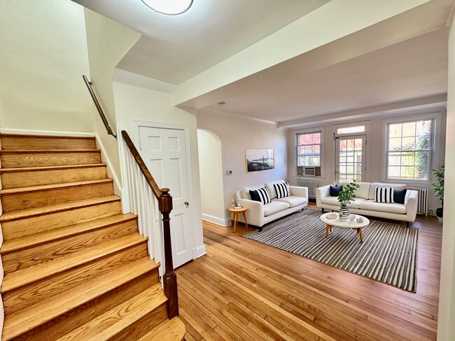 4024 Calvert St NW in Washington, DC - Building Photo - Building Photo