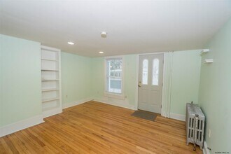 59 Franklin St-Unit -1st floor rear in Saratoga Springs, NY - Building Photo - Building Photo
