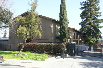 Orange Tree Apartments in Hayward, CA - Building Photo - Building Photo