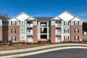 Lofts at Elmsley Crossing in Greensboro, NC - Building Photo - Building Photo