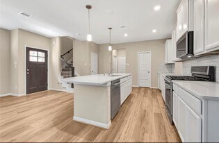 16104 Oregon Oak Dr in Houston, TX - Building Photo