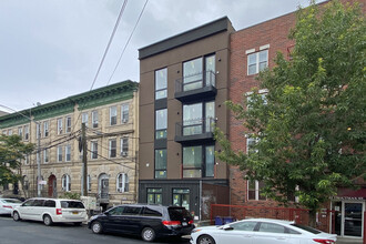 61 Troutman St in Brooklyn, NY - Building Photo - Building Photo