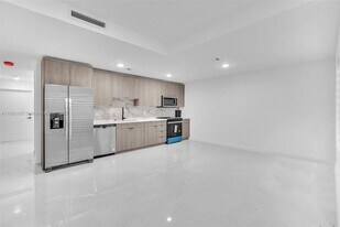 14507 SW 261st St in Princeton, FL - Building Photo