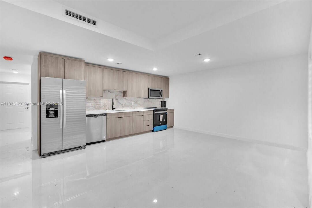 14507 SW 261st St in Princeton, FL - Building Photo