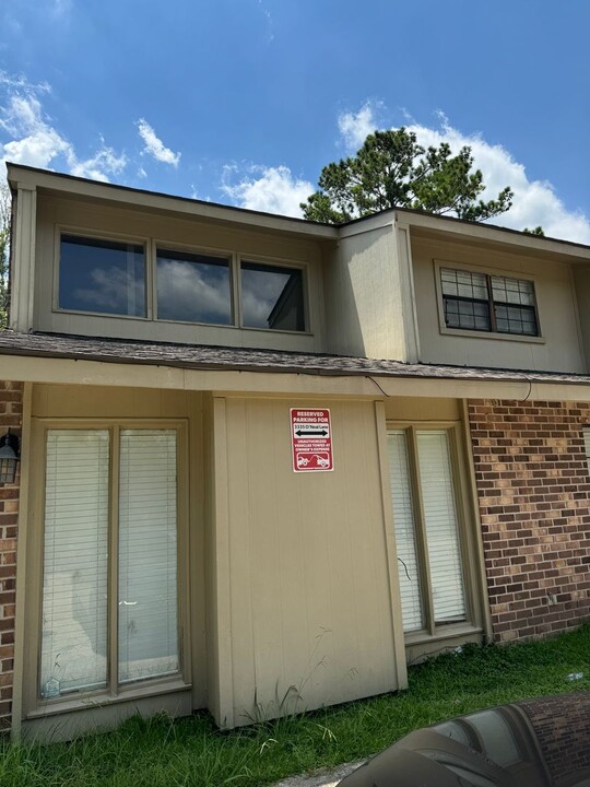 3335 O'Neal Ln in Baton Rouge, LA - Foto de edificio