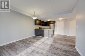 67 Kingsbury Square in Guelph, ON - Building Photo - Building Photo