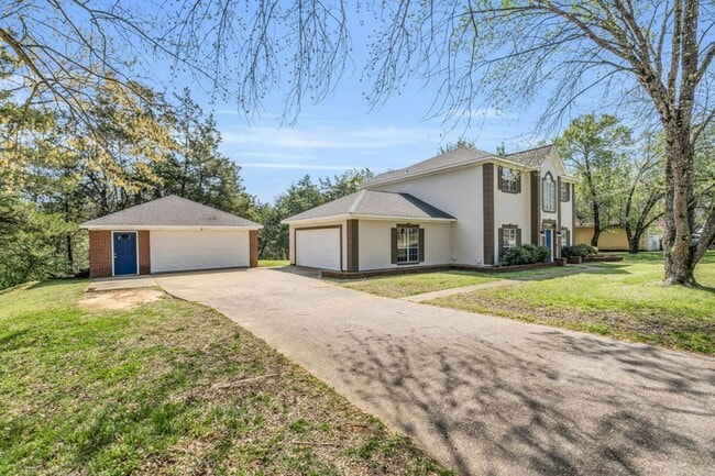 2311 Shady Wood Dr in Tupelo, MS - Building Photo - Building Photo