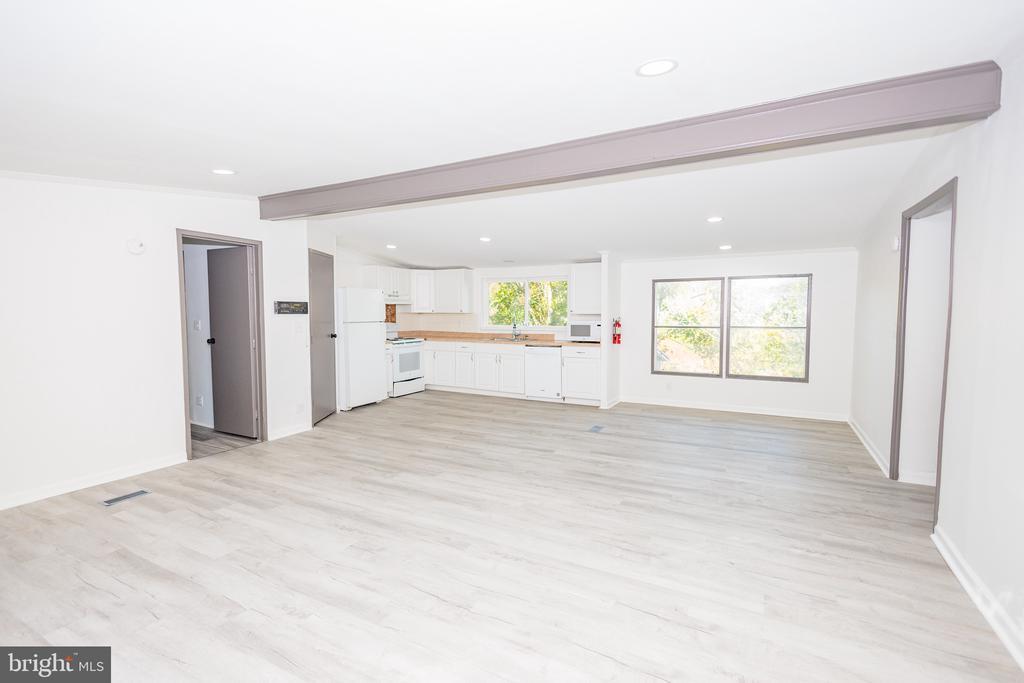 85 Hickory Ave in Mantua, NJ - Building Photo
