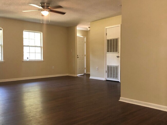 719 Thornwood Way in Hinesville, GA - Building Photo - Building Photo