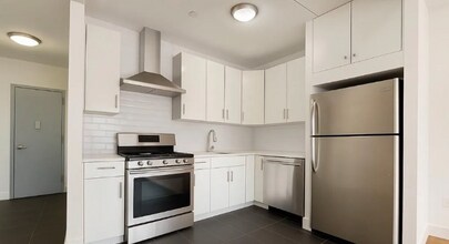 90-02 Queens Blvd in Queens, NY - Building Photo - Building Photo