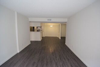11030 Hartsook St, Unit 115 in Los Angeles, CA - Building Photo - Building Photo