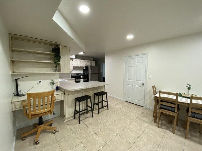 2243 E 10300 S, Unit Sandy DimpleDell Basement in Sandy, UT - Building Photo - Building Photo