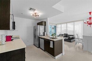 90 SW 3rd St, Unit 3609 in Miami, FL - Building Photo