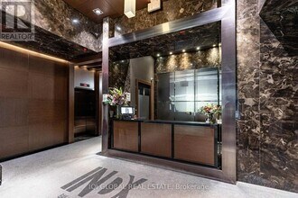 70 Temperance St in Toronto, ON - Building Photo - Building Photo