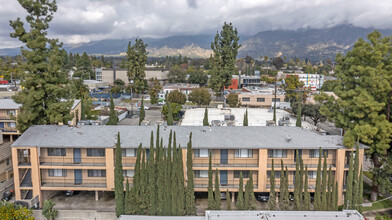 113 N Grand Oaks Ave in Pasadena, CA - Building Photo - Primary Photo