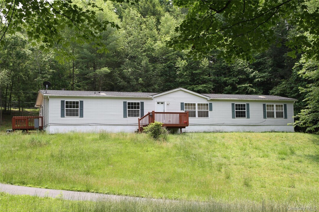 68 Shinhollow Rd in Port Jervis, NY - Building Photo