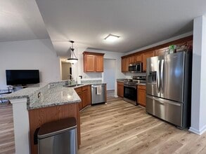 5343 Tidewater Dr in North Charleston, SC - Foto de edificio - Building Photo