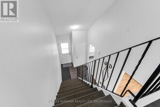 100 Brownleigh Ave in Welland, ON - Building Photo - Building Photo