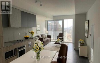 19 Western Battery Rd in Toronto, ON - Building Photo - Building Photo