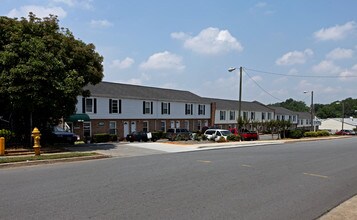 Mountcrest Apartments in Charlotte, NC - Building Photo - Building Photo