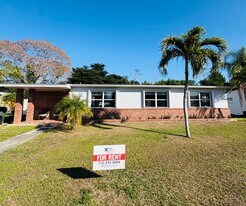 131 SE Lucero Dr in Port St. Lucie, FL - Building Photo