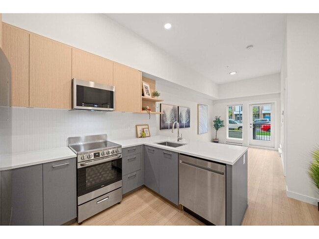 property at 10777-138 138 St