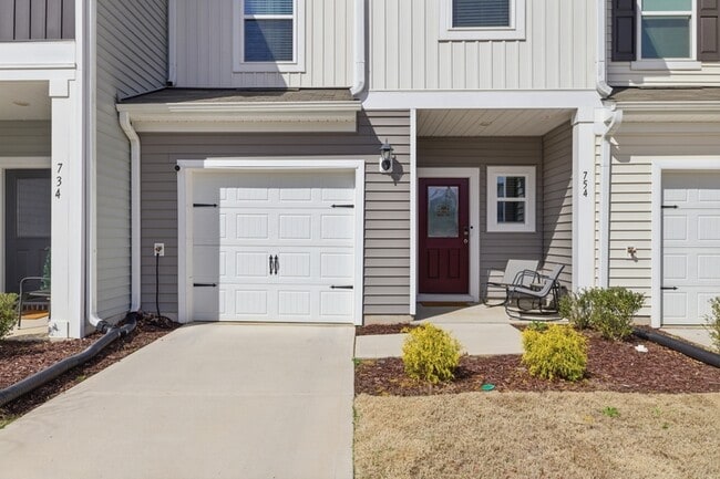 754 Rolling Flds Dr in Graham, NC - Foto de edificio - Building Photo