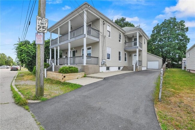 360 Orient Ave in Pawtucket, RI - Building Photo - Building Photo