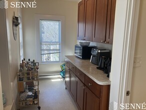46 Derby St, Unit 3 in Somerville, MA - Foto de edificio - Building Photo