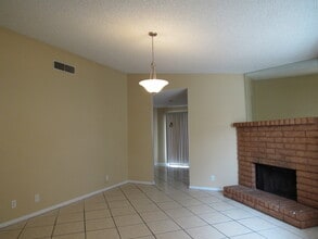 541 Chandler St in Henderson, NV - Building Photo - Building Photo