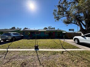 10598 67th Ave in Seminole, FL - Building Photo - Building Photo