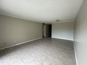 7700 Camino Real, Unit D-210 in Miami, FL - Building Photo - Building Photo