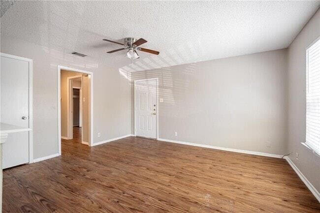 6110 Wheless Cove in Austin, TX - Foto de edificio - Building Photo