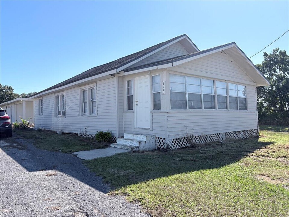 2320 Crest Dr in Haines City, FL - Building Photo