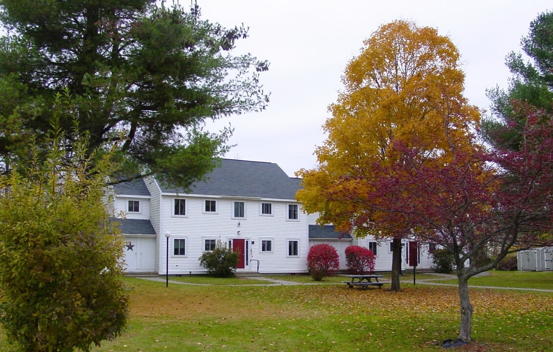 Pepperell Meadows in Pepperell, MA - Foto de edificio