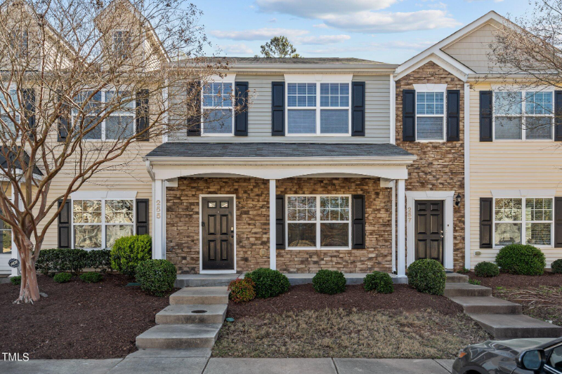 255 Hampshire Downs Dr in Morrisville, NC - Building Photo