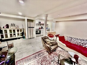 34 Foster St, Unit #1 in Boston, MA - Foto de edificio - Building Photo