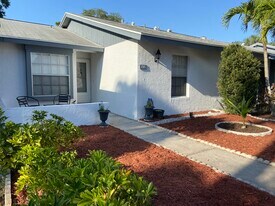 7315 Parkside Villas Dr, Unit 7315 Parkside Villas in St. Petersburg, FL - Building Photo