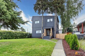 426 W 10th Ave in Anchorage, AK - Building Photo - Building Photo